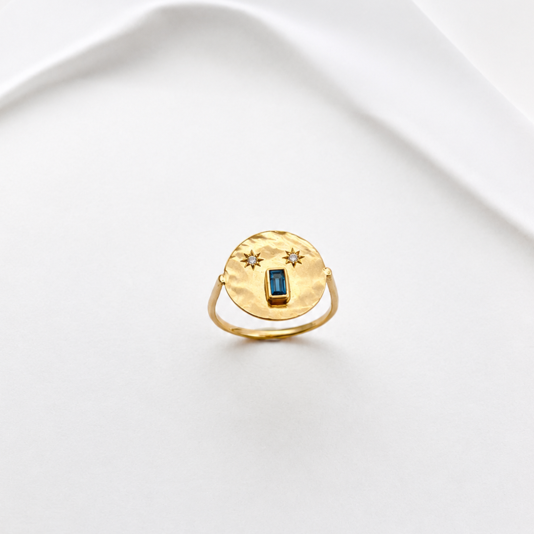 antoinette-bague-tronche-bouche-baguette-createur-lyon-louise-vurpas-fond-blanc-or-750