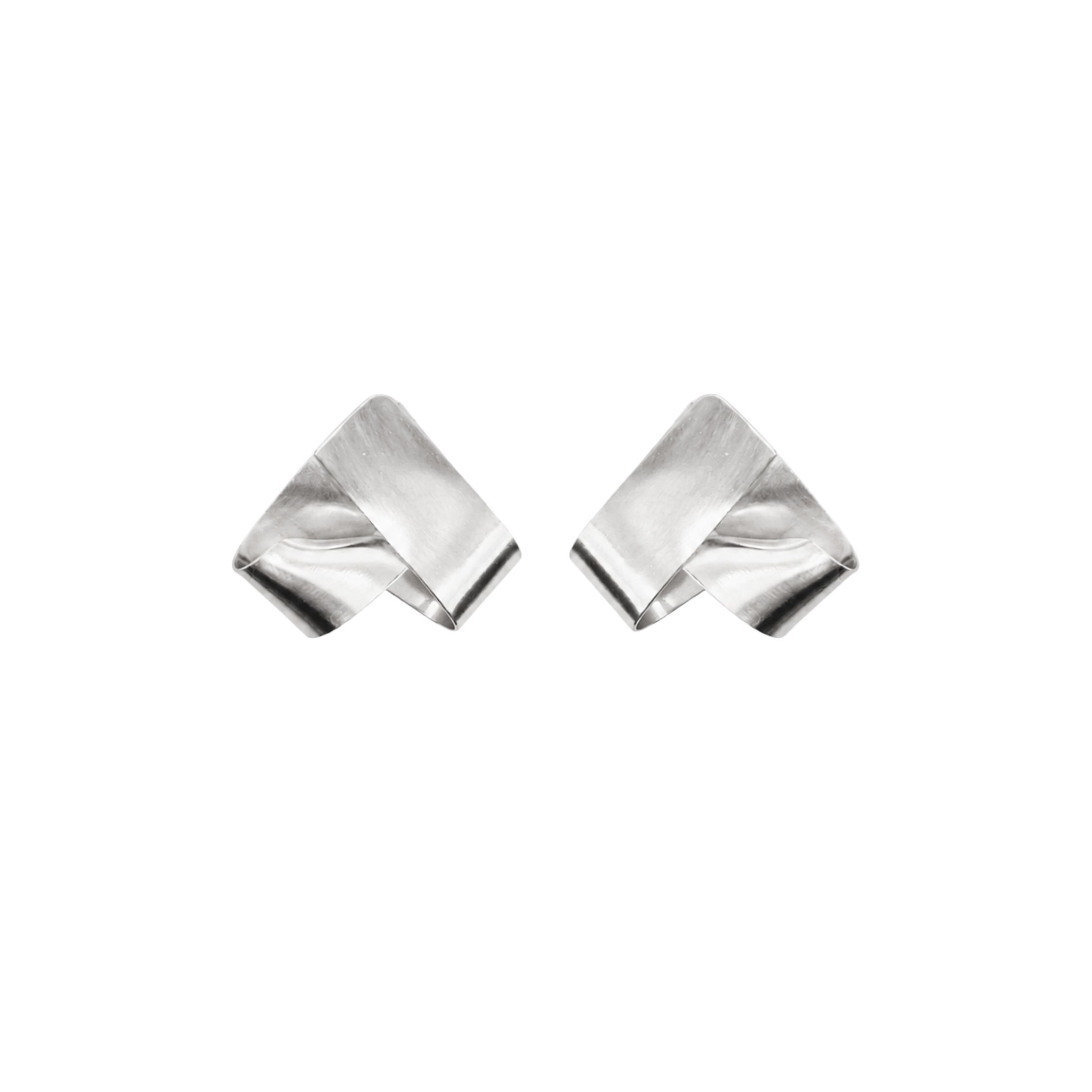 Boucles d’oreilles Mini Distorsion en Argent 925 plaqué Or 3 microns de Louise Vurpas, fabriquées à la main dans un atelier de joaillerie à Lyon.