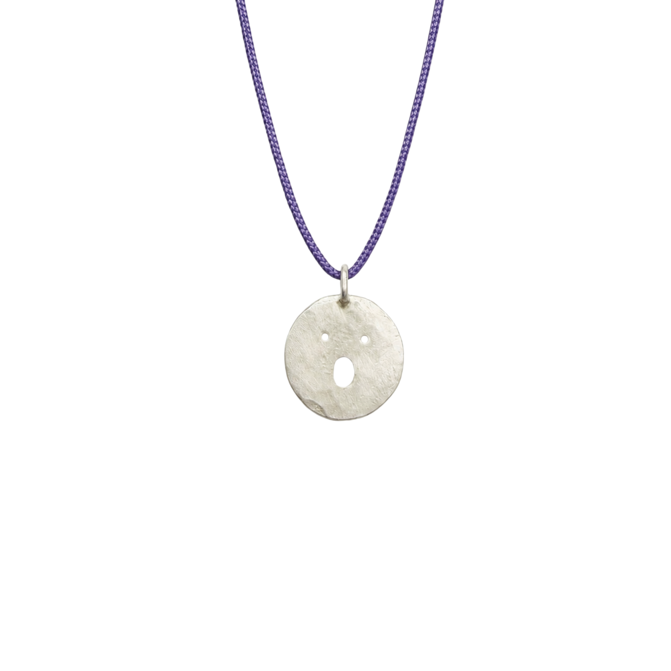 Médaille Tronche Henri en Argent 925 ou Vermeil avec finition mate et martelée fabriquée à la main par Louise Vurpas