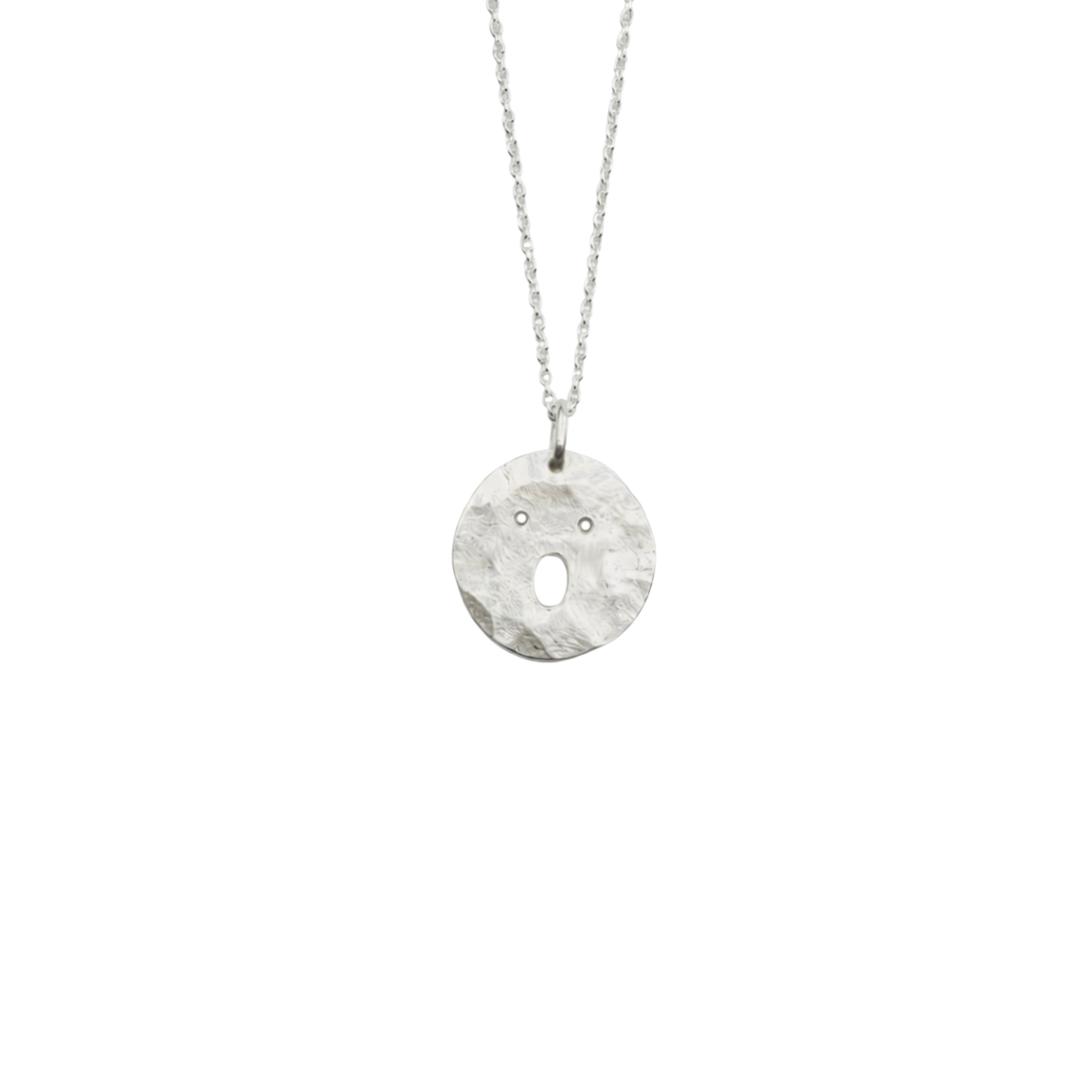 Médaille Tronche Henri en Argent 925 ou Vermeil avec finition mate et martelée fabriquée à la main par Louise Vurpas