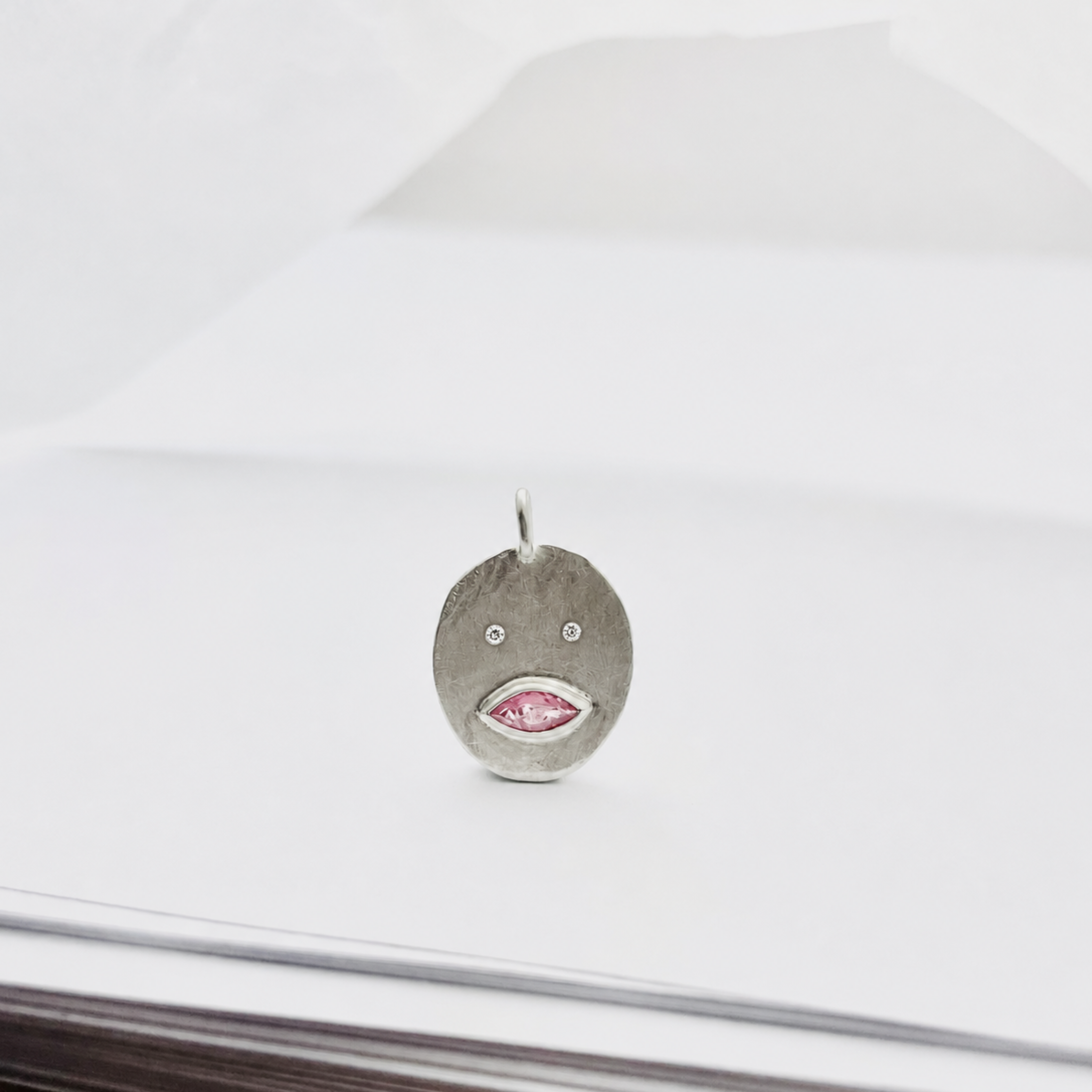Médaille Tronche Louise - Argent 925, Diamants et Saphir Rose