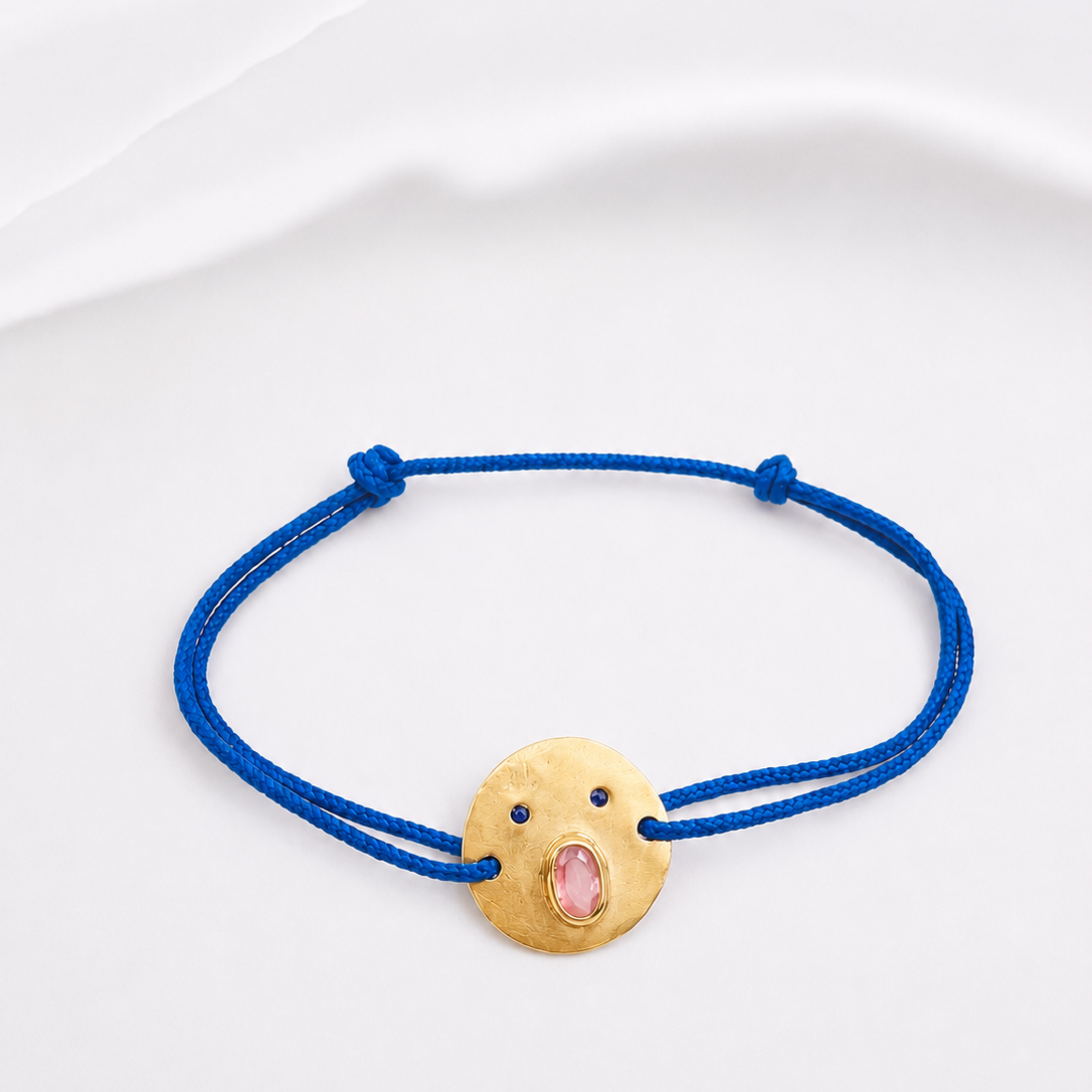 Bracelet sur cordon japonais Mokuba bleu électrique avec médaille Tronche Henri
