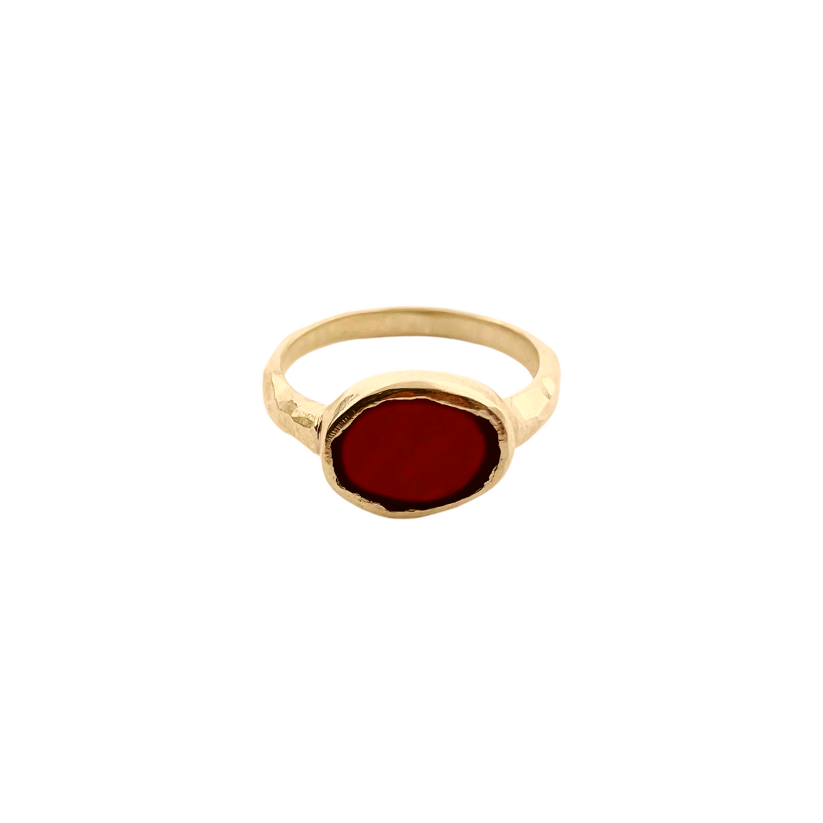 Packshot Bague Egée Grenat vermeil par la créatrice Louise Vurpas pour Bijouterie Fine