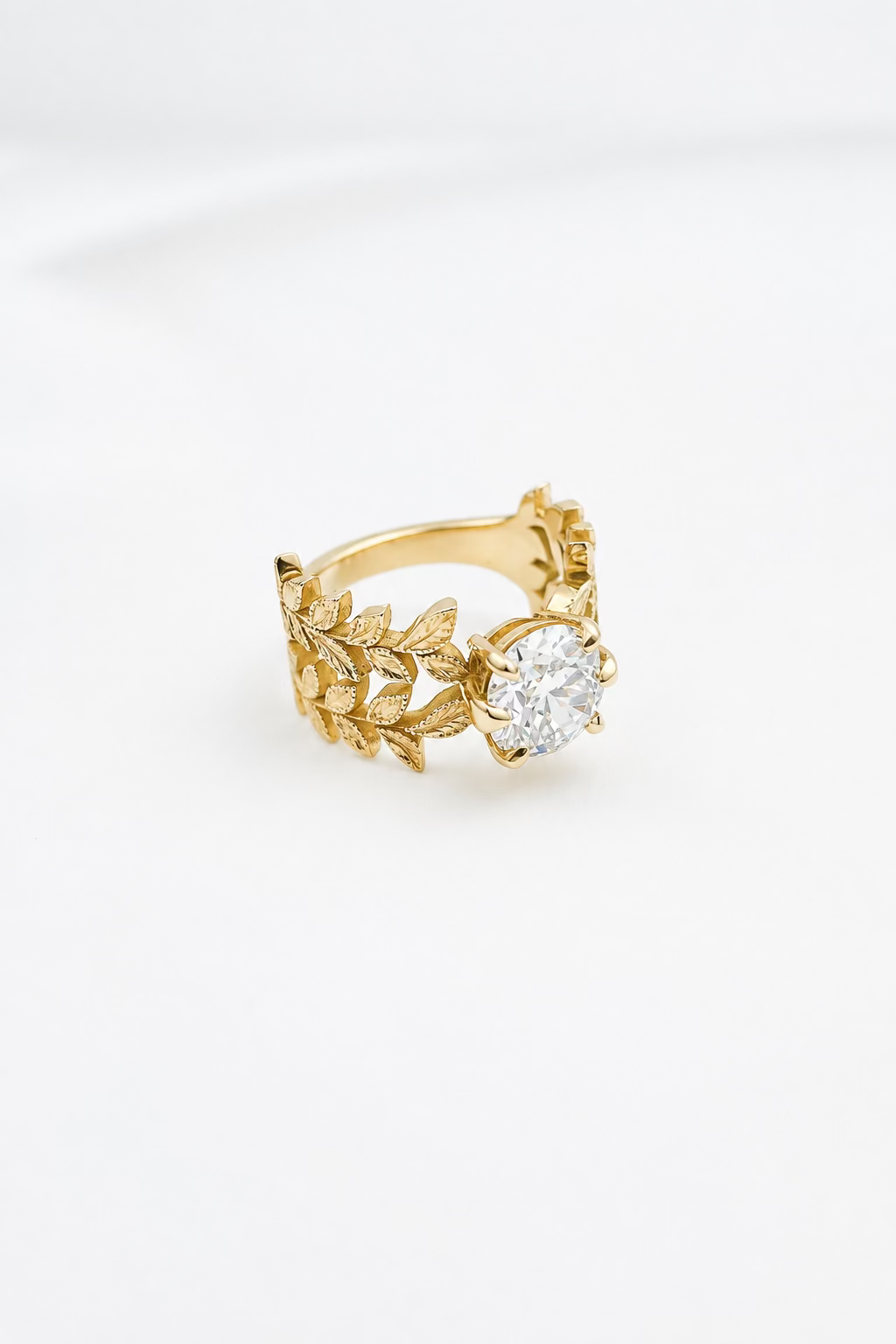 Bague en Or avec un gros diamant serti griffe