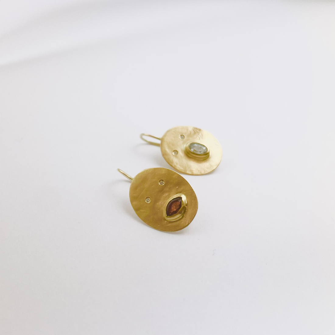 Dormeuses Anémone Diamants et Saphirs - Or 750/1000