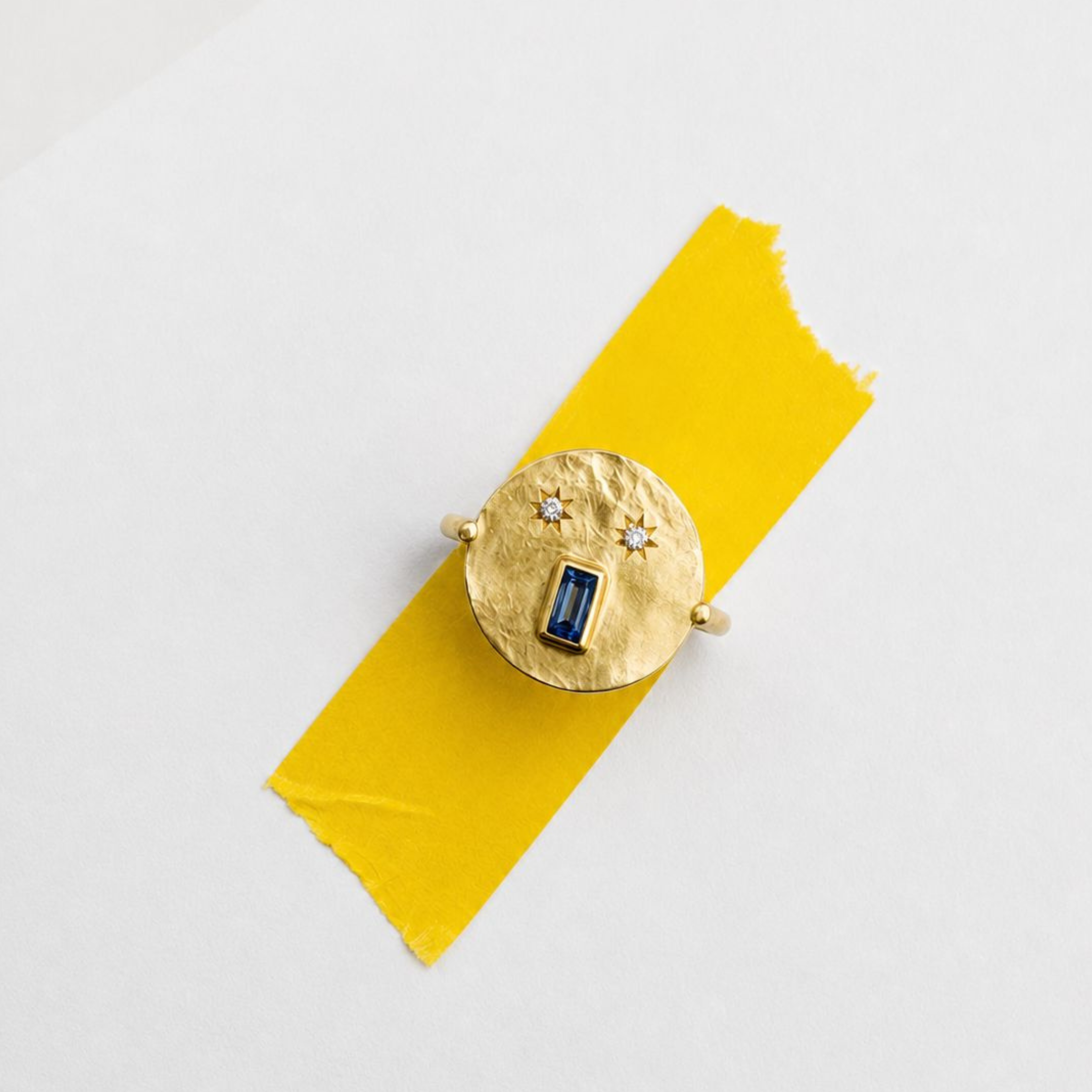 antoinette-bague-tronche-bouche-baguette-createur-lyon-louise-vurpas-fond-blanc-or-750
