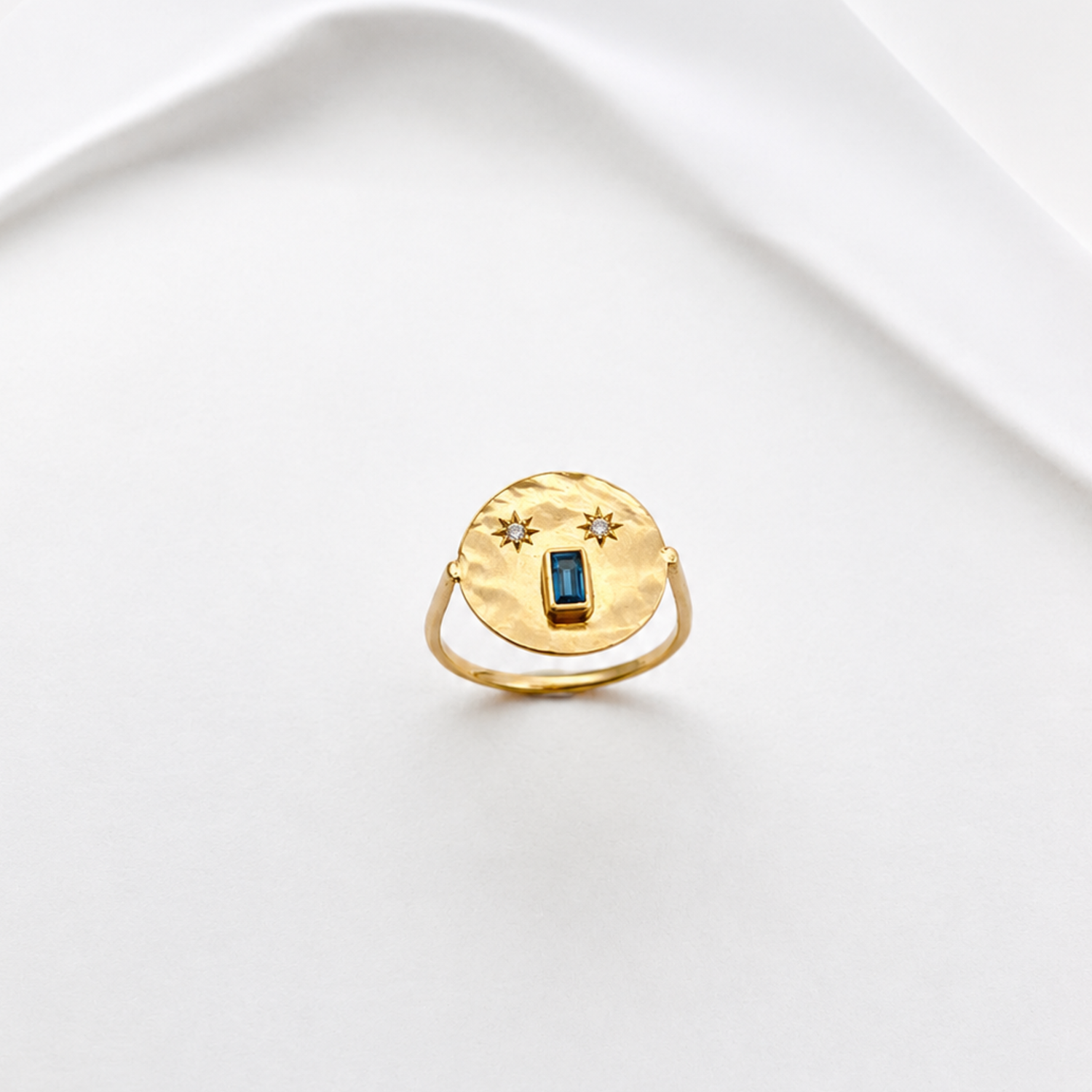 antoinette-bague-tronche-bouche-baguette-createur-lyon-louise-vurpas-fond-blanc-or-750
