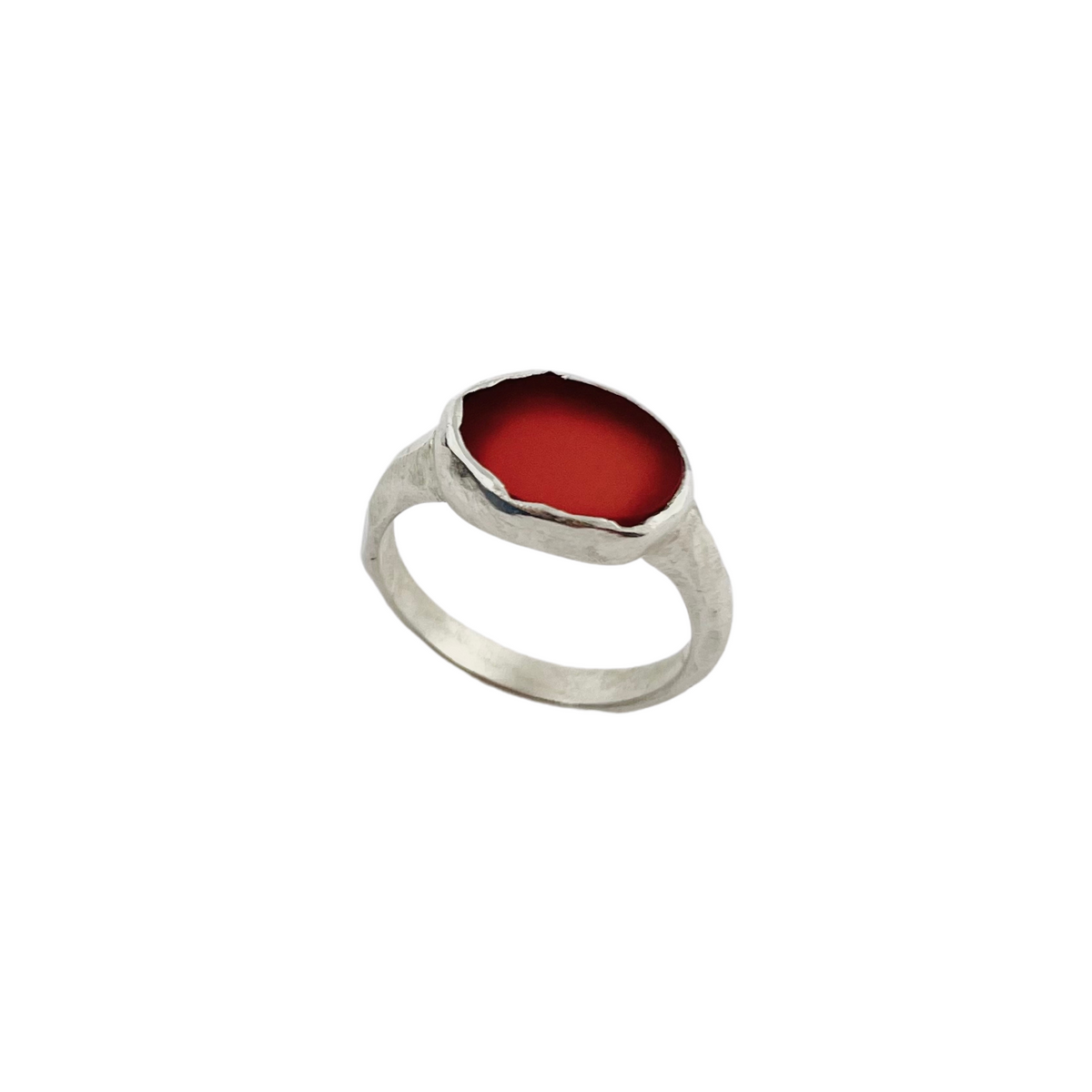 Packshot Bague Egée Cornaline en vermail par la créatrice Louise Vurpas pour Bijouterie Fine