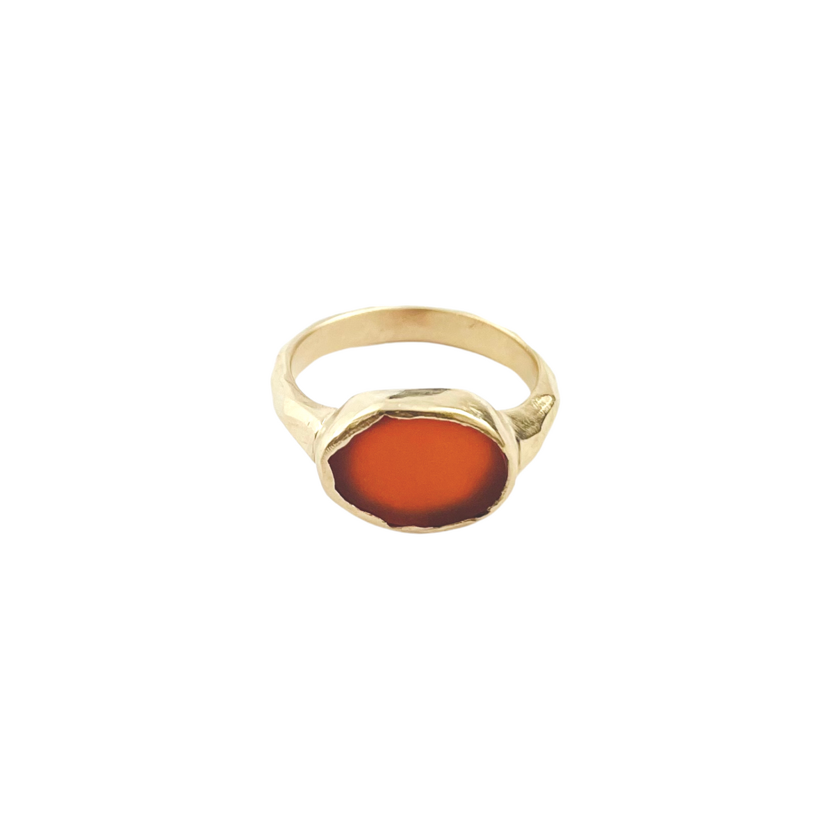 Packshot Bague Egée Cornaline en vermail par la créatrice Louise Vurpas pour Bijouterie Fine