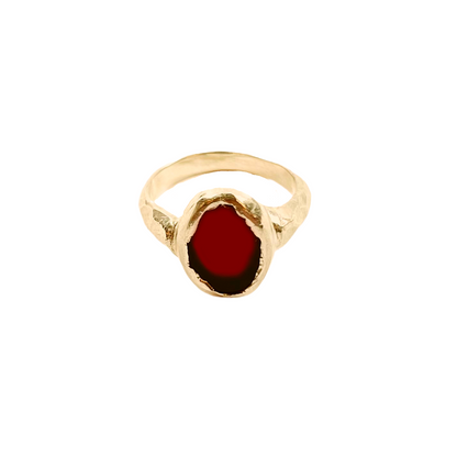 Packshot Bague Pirée Grenat en vermeil par la créatrice Louise Vurpas pour Bijouterie Fine