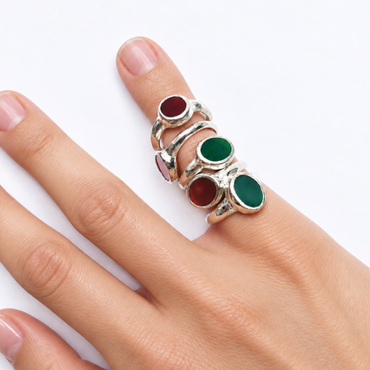 Bague PIRÉE en Argent 925 avec agate rouge perpendiculaire au corps de bague sculpté – Louise Vurpas
