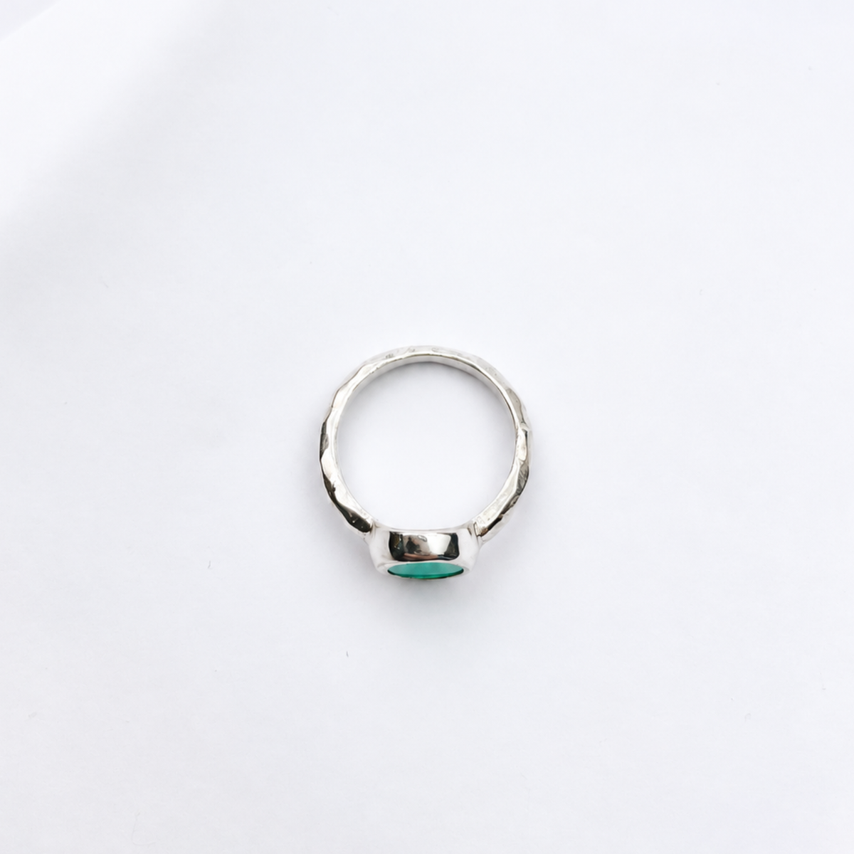 Bague PIRÉE en Argent 925 avec agate verte et corps de bague sculpté – Louise Vurpas