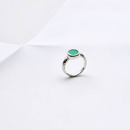 Bague PIRÉE en Argent 925 avec agate verte et corps de bague sculpté – Louise Vurpas