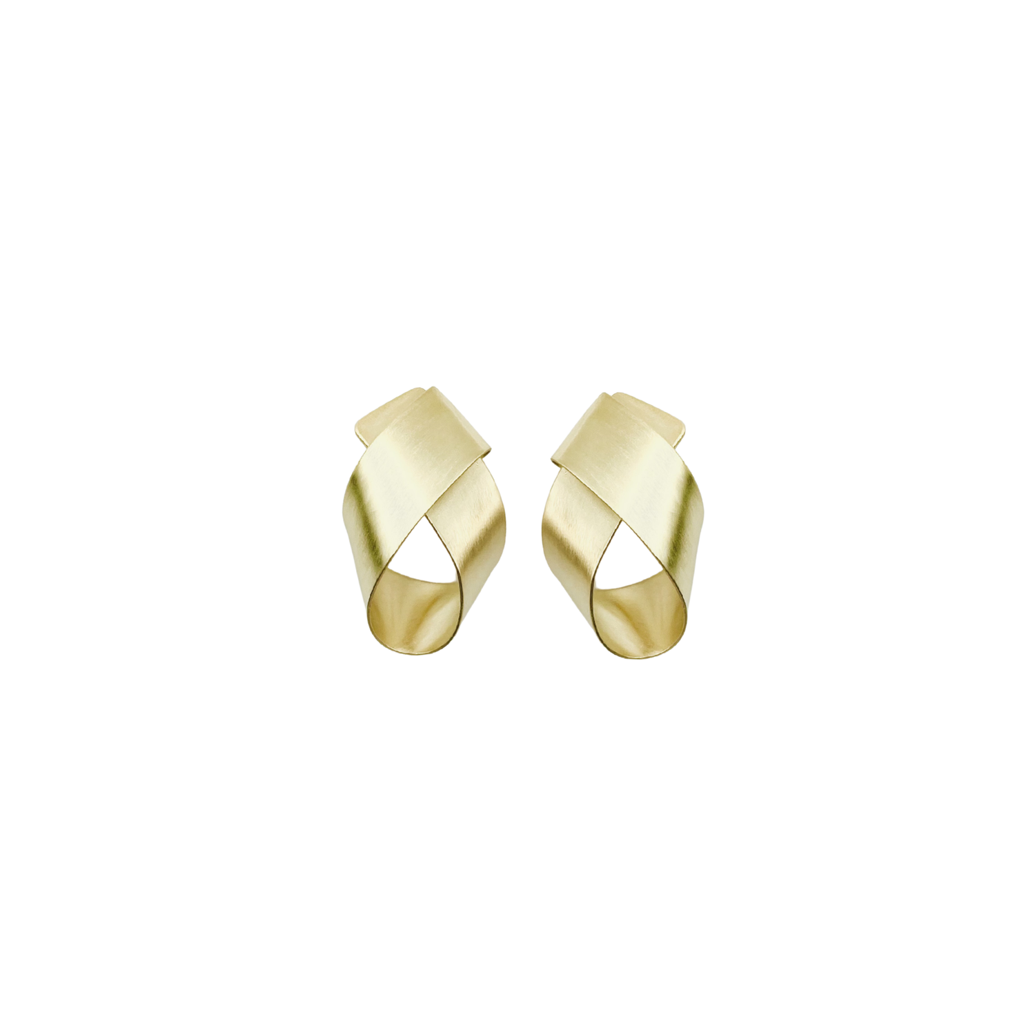 Boucles d’oreilles Spirée Small en Argent 925 plaqué Or 3 microns de Louise Vurpas, fabriquées à la main dans un atelier de joaillerie à Lyon.