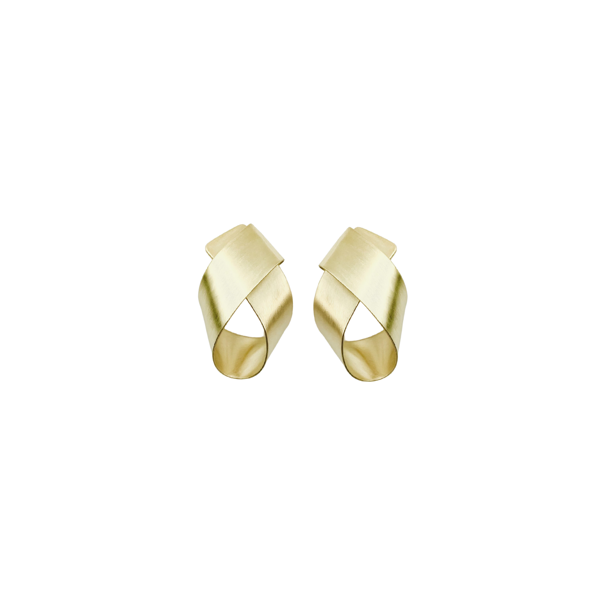 Boucles d’oreilles Spirée Small en Argent 925 plaqué Or 3 microns de Louise Vurpas, fabriquées à la main dans un atelier de joaillerie à Lyon.