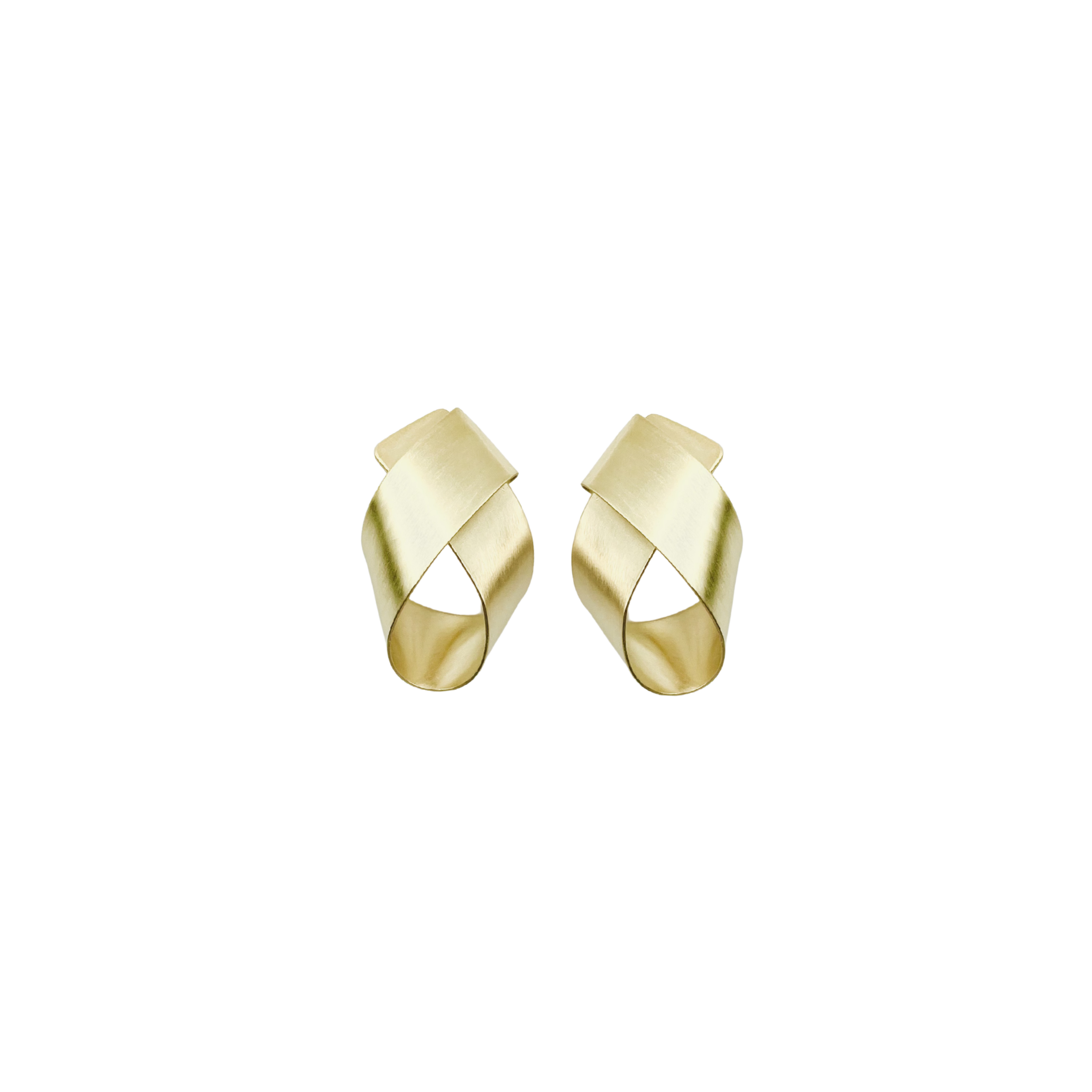 Boucles d’oreilles Spirée Small en Argent 925 plaqué Or 3 microns de Louise Vurpas, fabriquées à la main dans un atelier de joaillerie à Lyon.