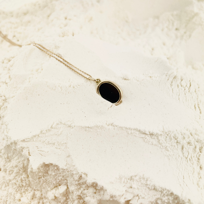 Packshot Collier Aimée en Or 750 par la créatrice Louise Vurpas pour Bijouterie Fine