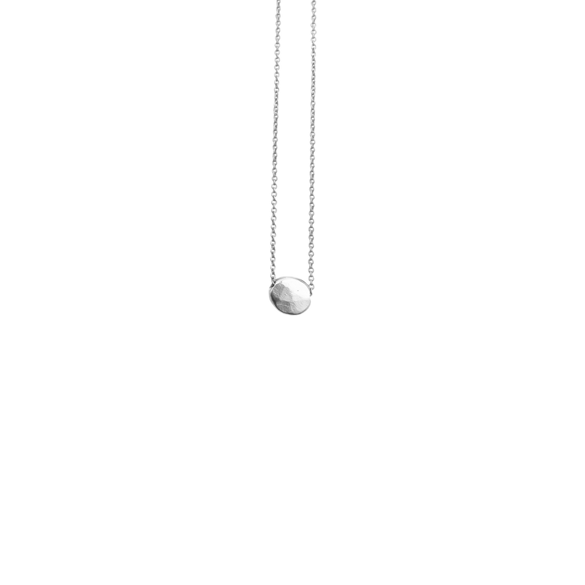 Packshot Collier Granaille en argent par la créatrice Louise Vurpas pour Bijouterie Fine
