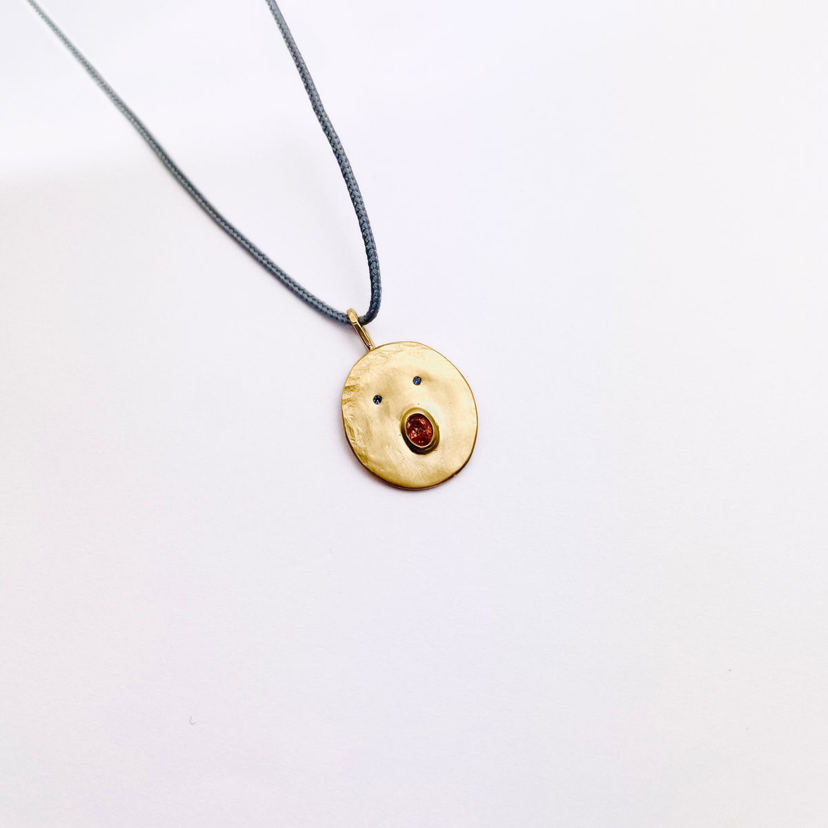 Collier issu de la collection Tronche de la créatrice lyonnaise Louise Vurpas