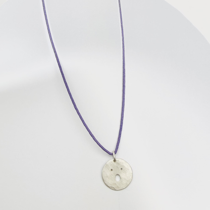 Médaille Tronche Henri en Argent 925 ou Vermeil avec finition mate et martelée fabriquée à la main par Louise Vurpas