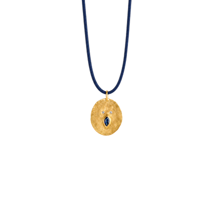 Médaille Tronche Louise en Or 750 mat et martelé avec diamants et saphir bleu taille navette fabriquée à la main à Lyon