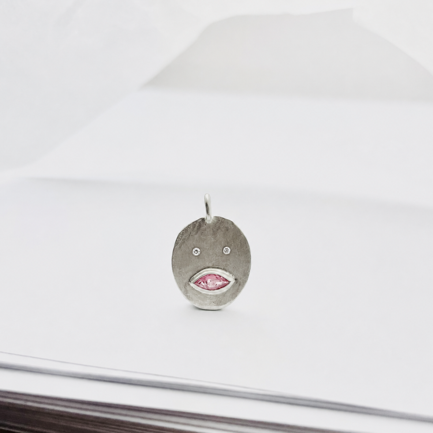 Médaille Tronche Louise - Argent 925, Diamants et Saphir Rose