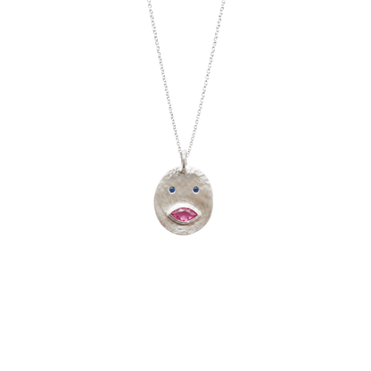 Médaille Tronche Louise en Argent mat et martelé avec bouche saphir rose navette et yeux saphirs bleus