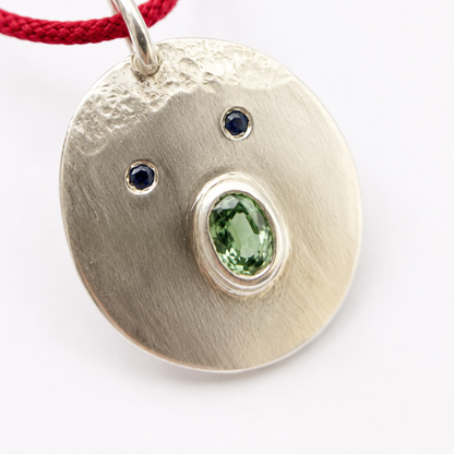 Pendentif Tronche Henri en Argent 925 avec saphir vert clair ovale et yeux saphirs bleus