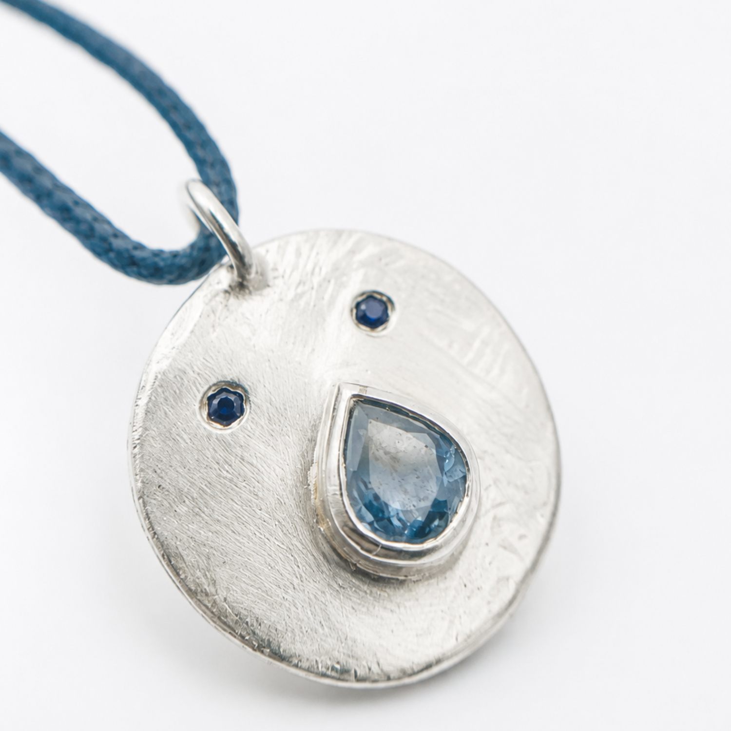 Pendentif Tronche Paula en Argent 925 avec saphir bleu ovale et yeux saphirs bleus