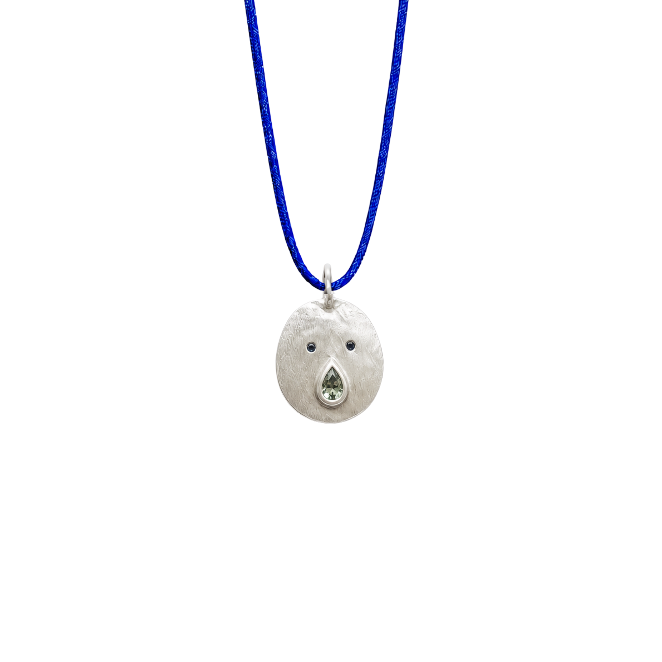Médaille Tronche Paula en Argent mat et martelé avec bouche saphir vert poire et yeux saphirs bleus
